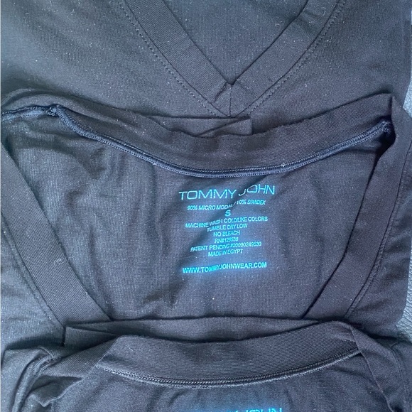 Lots of 3 Tommy John Second Skin Black Sz S Deep V-Neck Shirt. New without tags - Picture 3 of 4